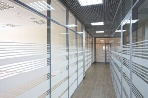 Почему Open Space перестал быть идеальным офисом:  плюсы, минусы и современные альтернативы